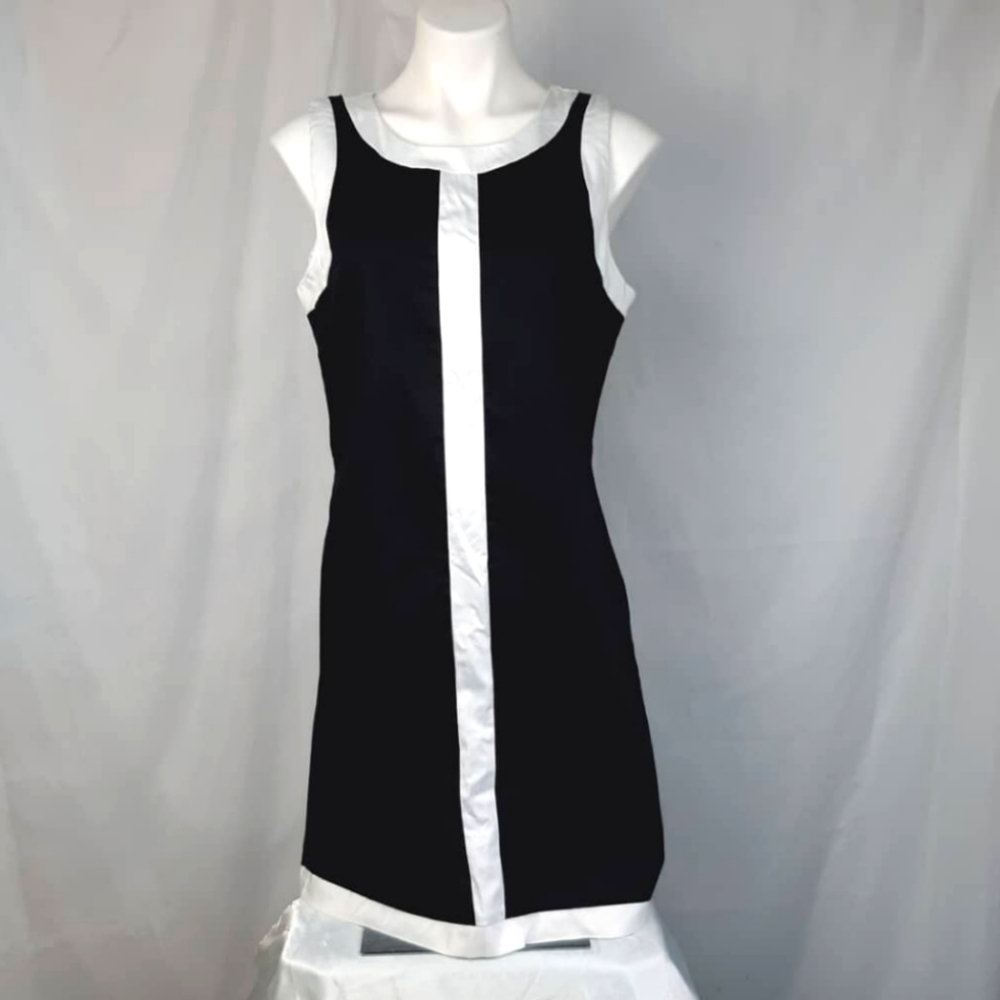 New with tags,
Maurices zip up black and white - Picture 1 of 9